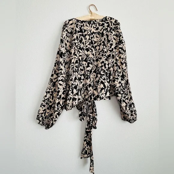 Lane Bryant Classic Crop Long-Sleeve Full Wrap Top in Maya Floral Size 28 - Picture 7 of 7